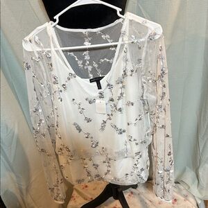 New White House black market floral lace top size Large w/embroidery